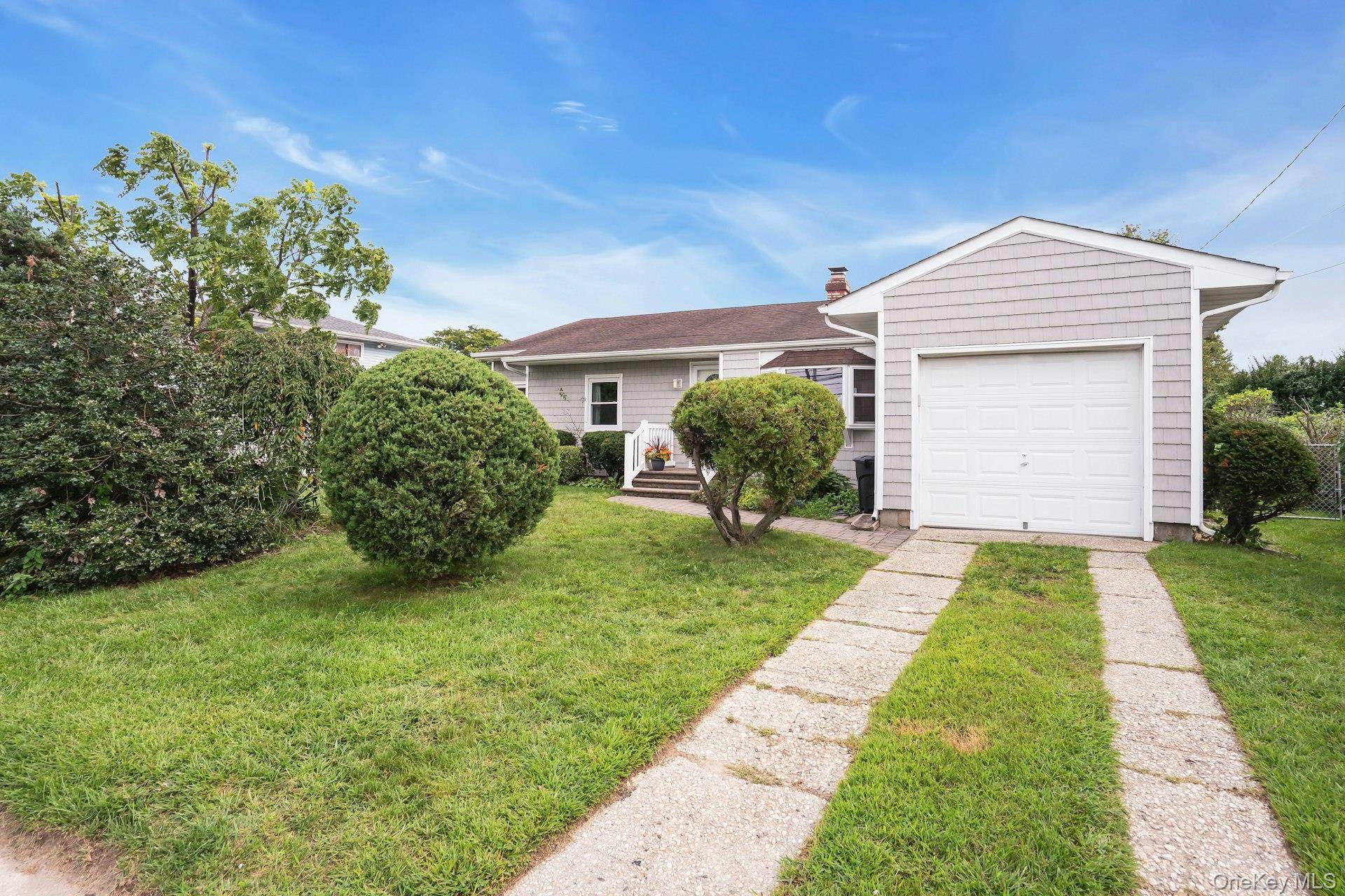 206 Alkier ST, Brentwood, NY 11717