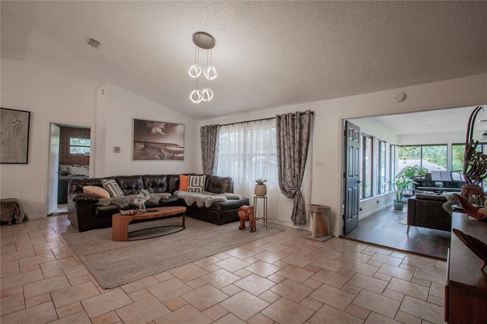 36618 DORAL DR, Grand Island, FL 32735
