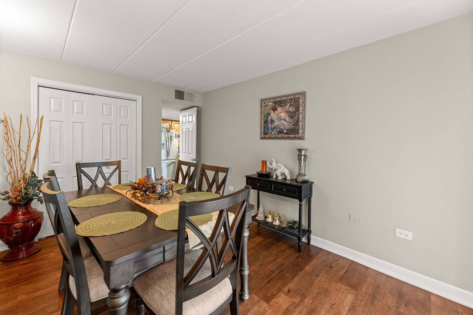2900 Maple AVE #18A, Downers Grove, IL 60515
