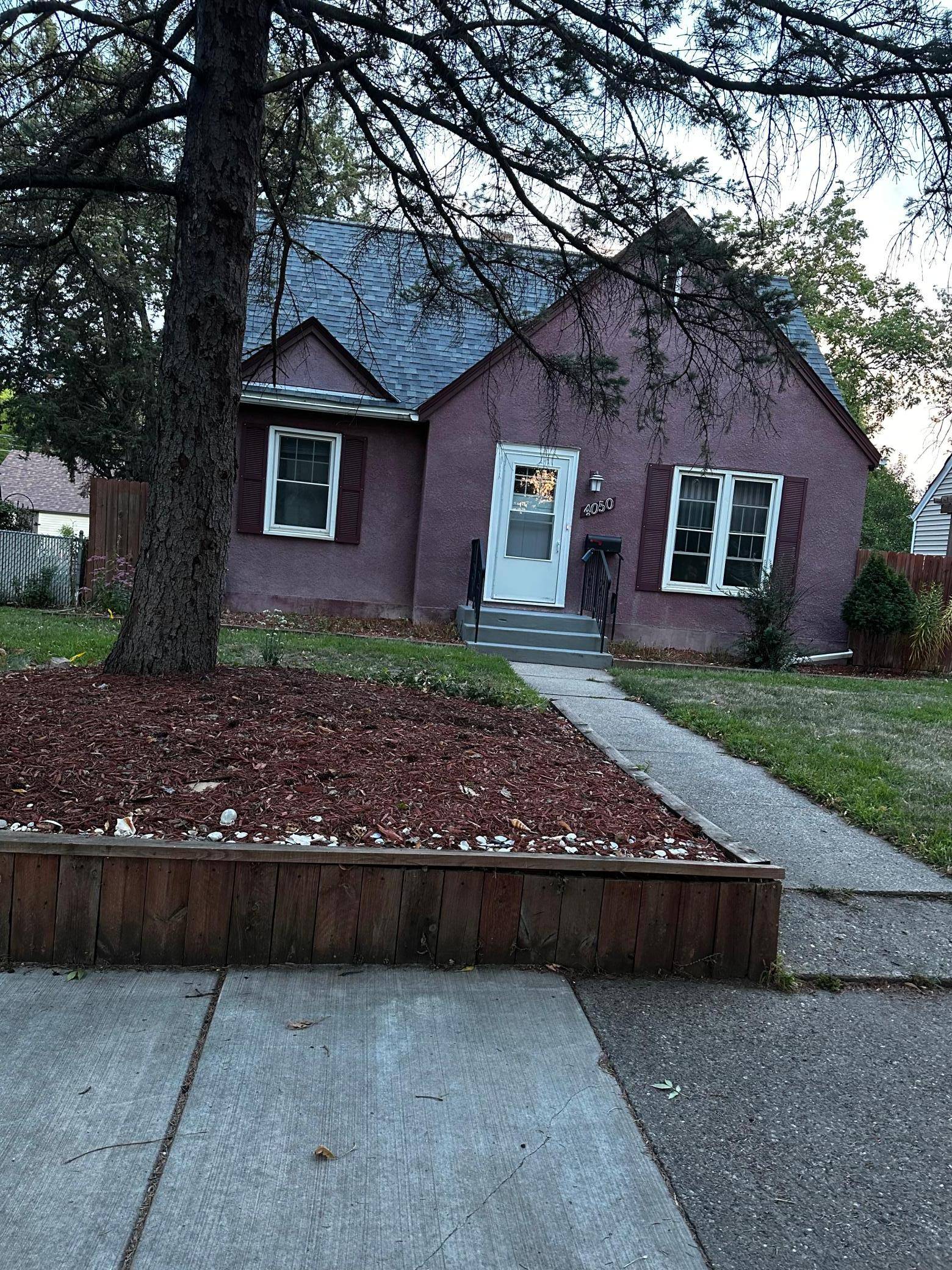 4050 Regent AVE N, Robbinsdale, MN 55422