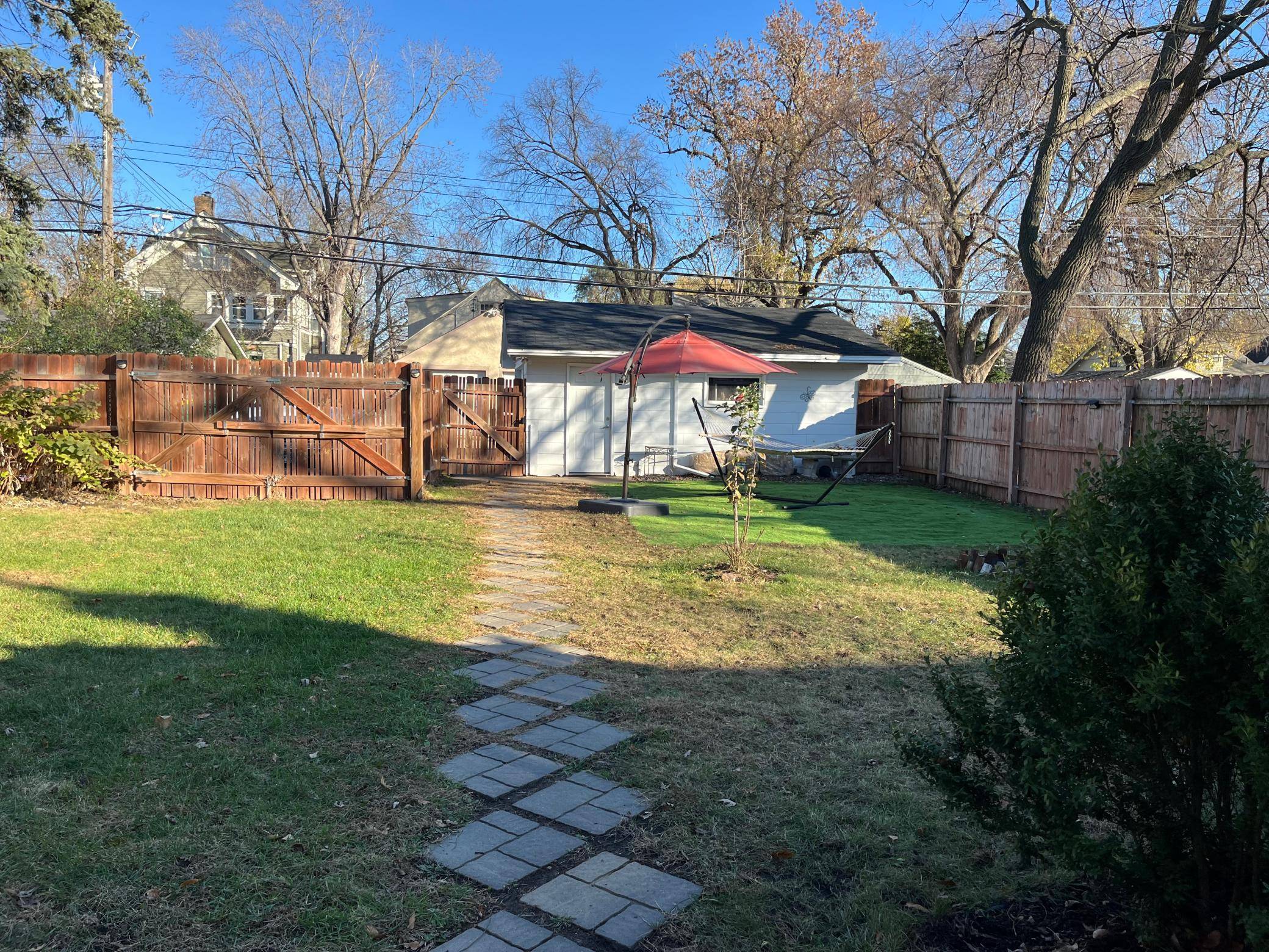 4050 Regent AVE N, Robbinsdale, MN 55422