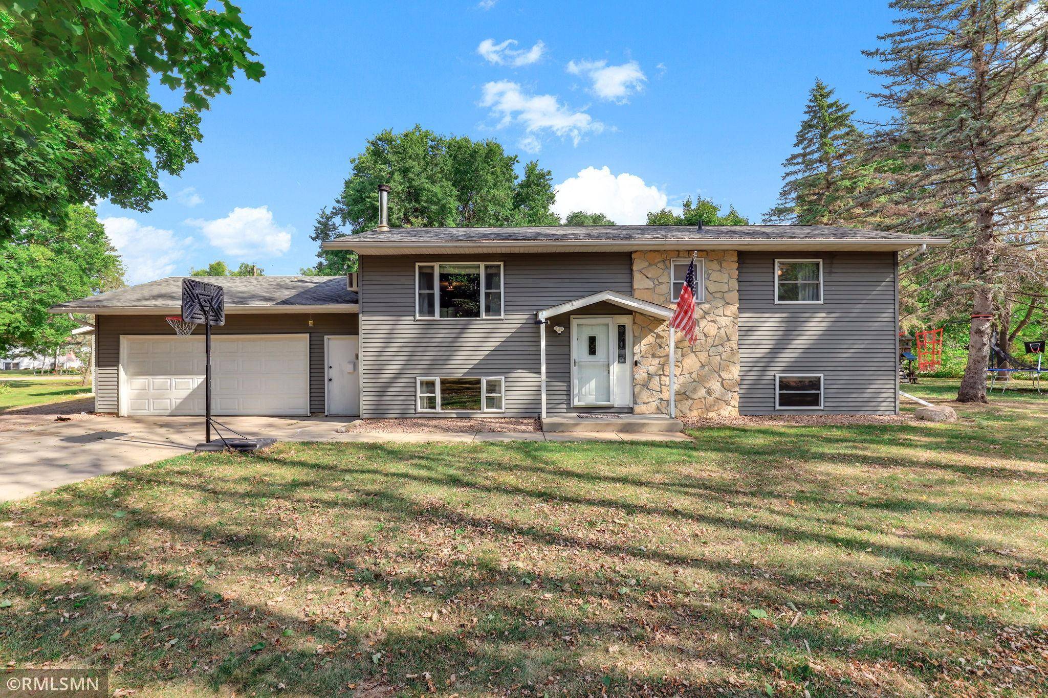4934 Bluehill CIR, South Haven, MN 55382