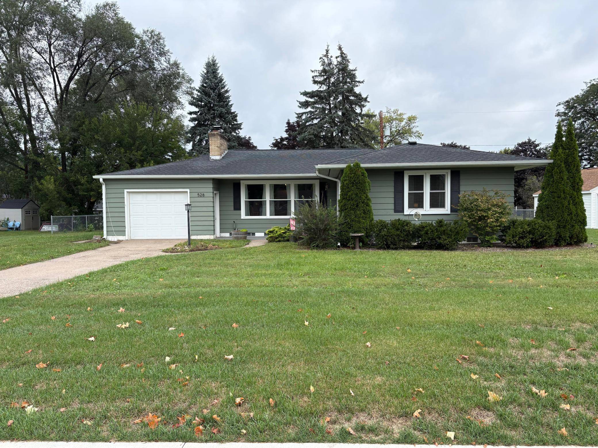528 S 6th ST, La Crescent, MN 55947