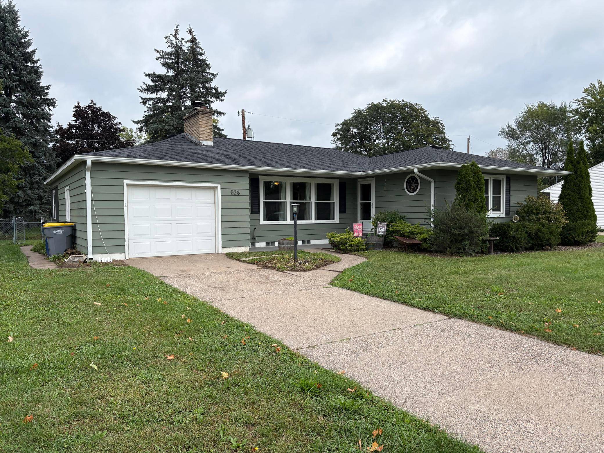 528 S 6th ST, La Crescent, MN 55947