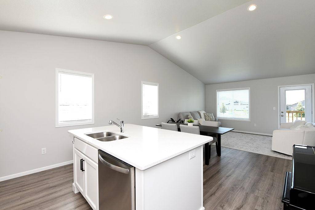 1444 69 AVE S, Fargo, ND 58104