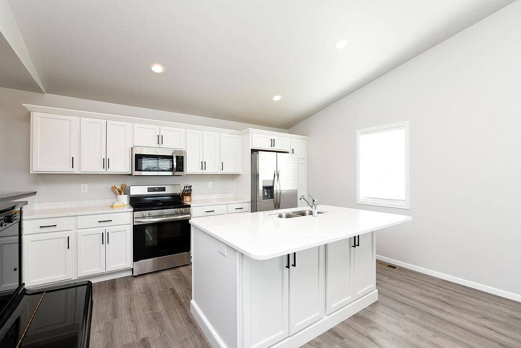 1444 69 AVE S, Fargo, ND 58104