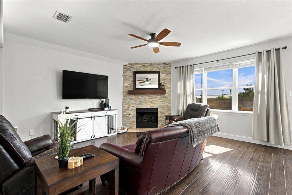 632 Montgomery Drive, Lake Dallas, TX 75065