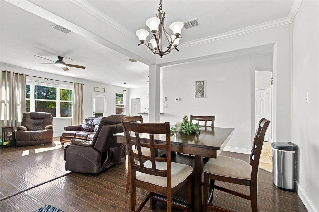 632 Montgomery Drive, Lake Dallas, TX 75065