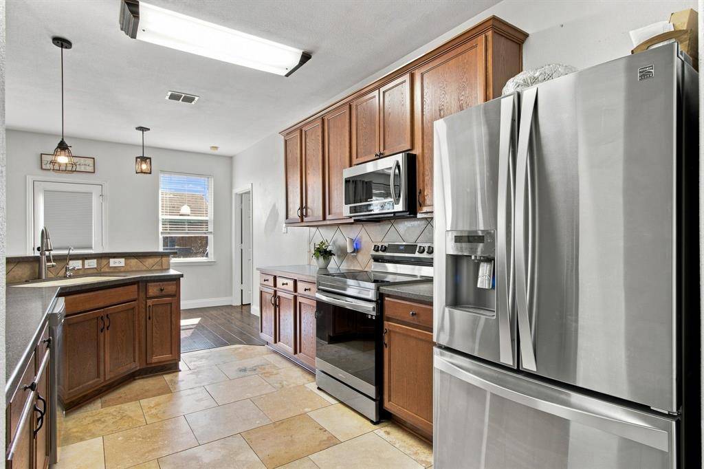 632 Montgomery Drive, Lake Dallas, TX 75065