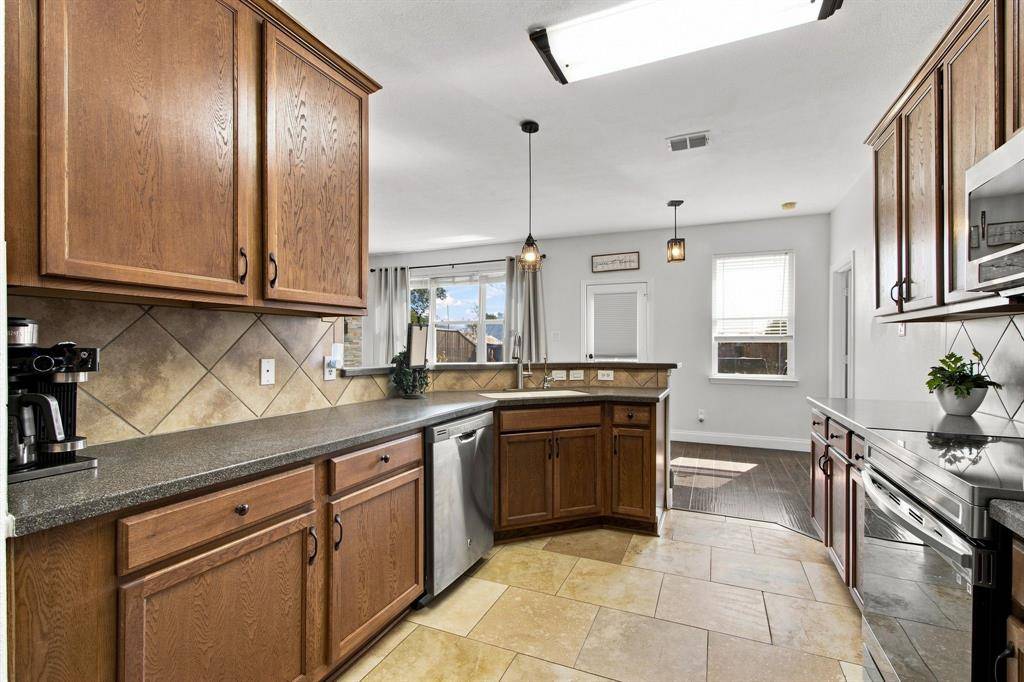 632 Montgomery Drive, Lake Dallas, TX 75065