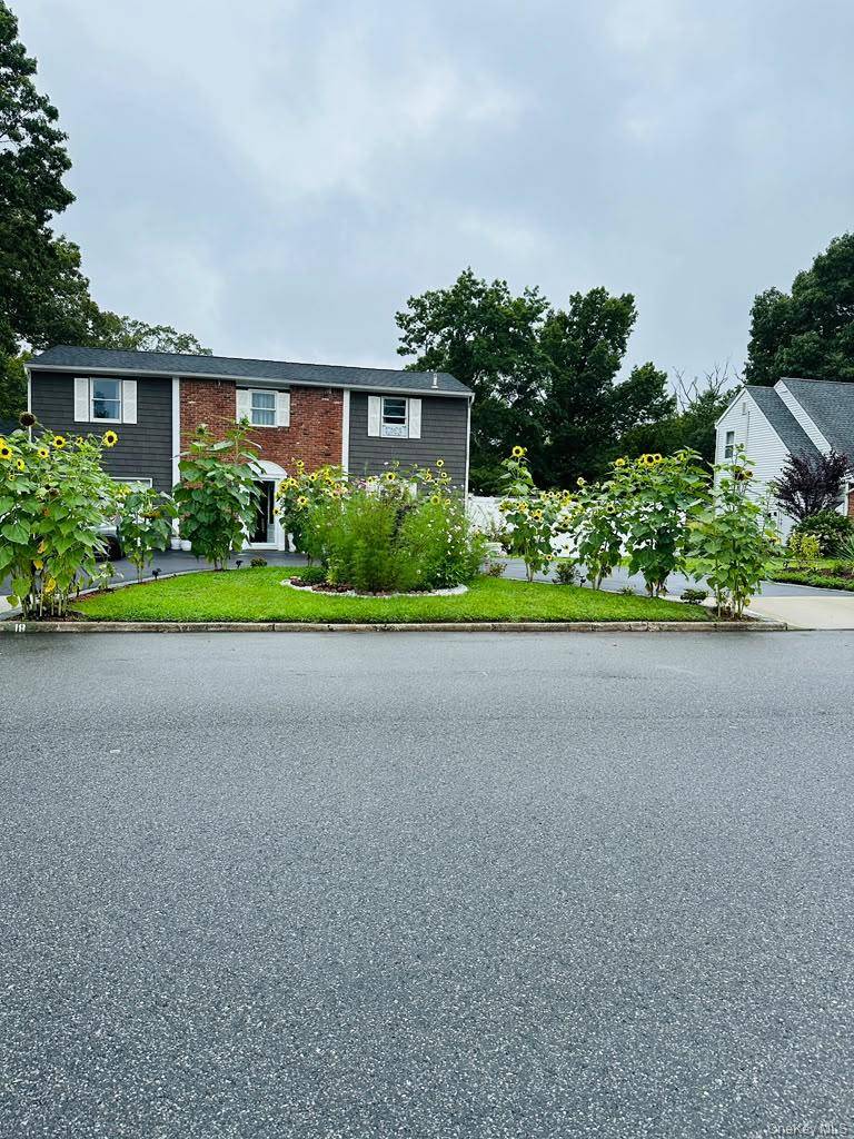 18 William ST, Brookhaven, NY 11727