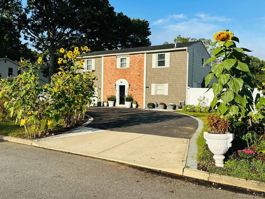 18 William ST, Brookhaven, NY 11727