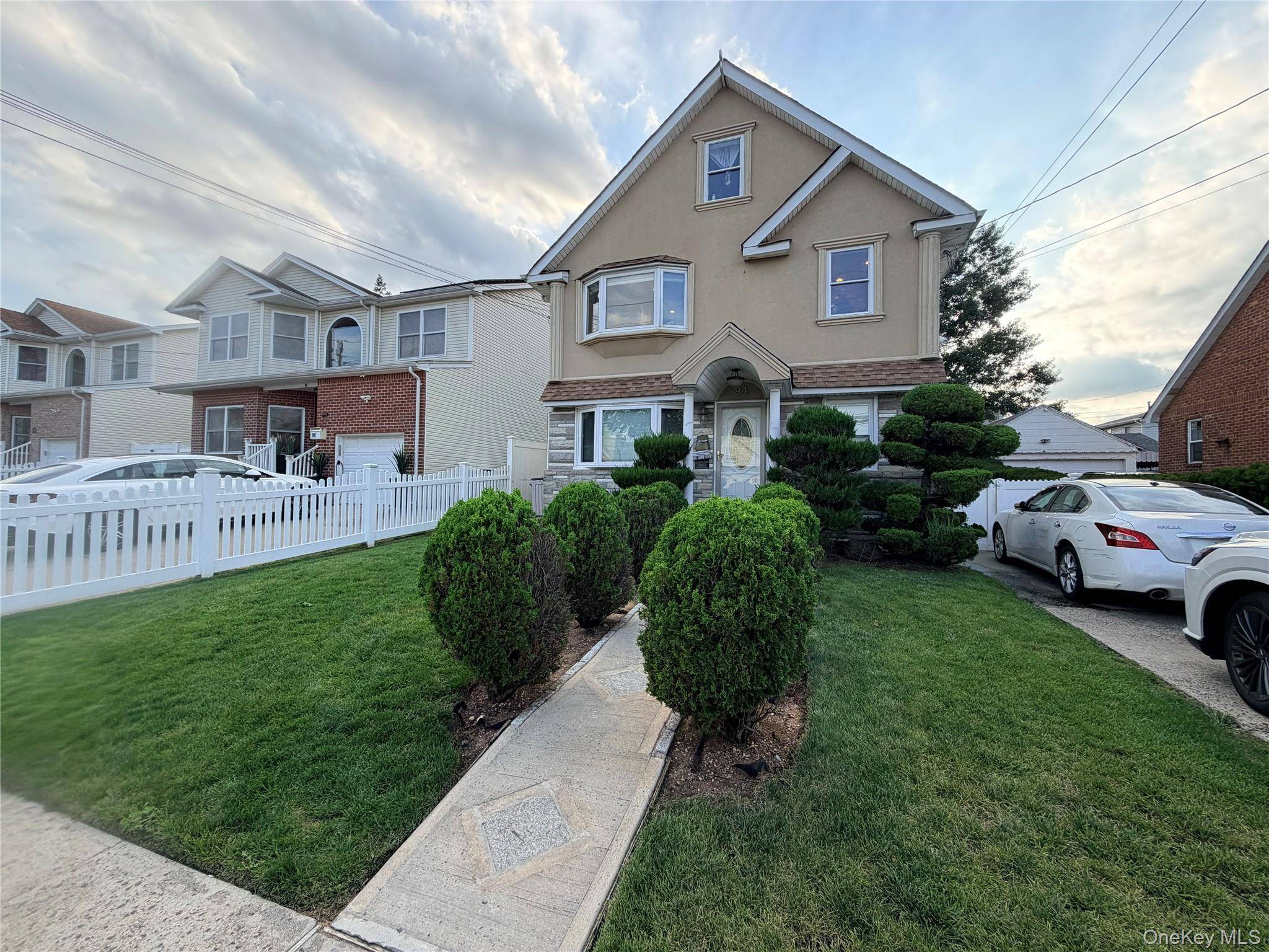 94 Lucille AVE, Elmont, NY 11003