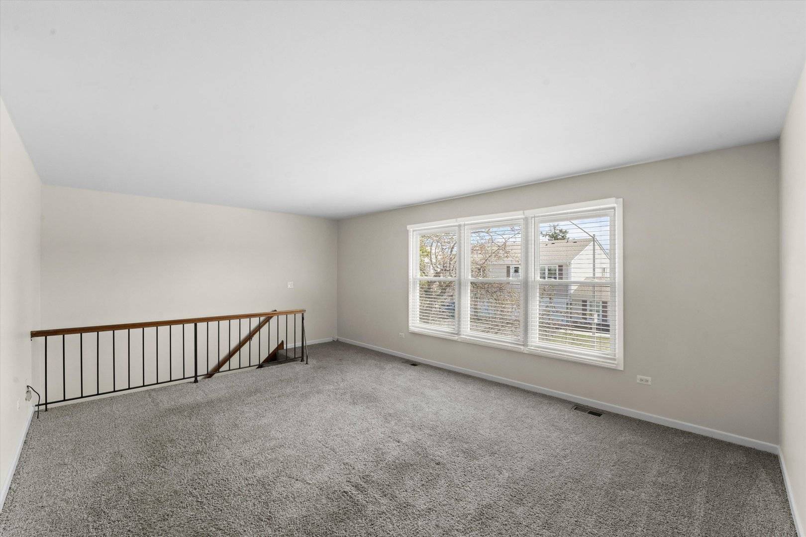 1046 Glouchester HBR #1046, Schaumburg, IL 60193