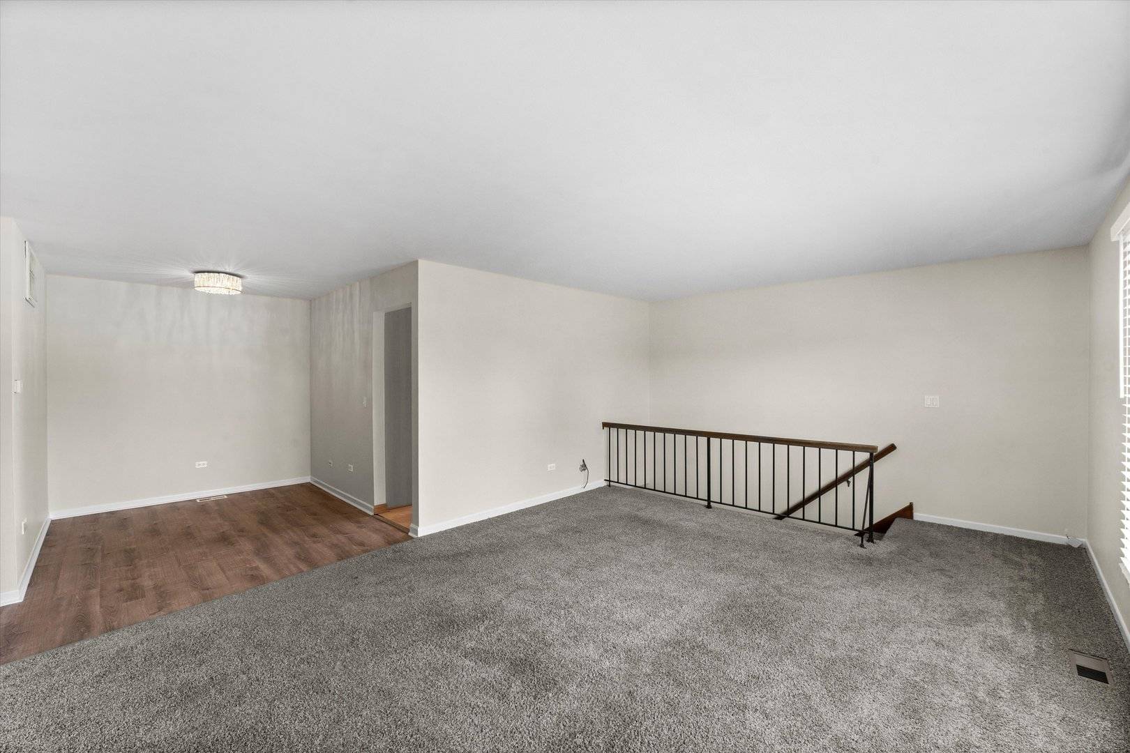 1046 Glouchester HBR #1046, Schaumburg, IL 60193