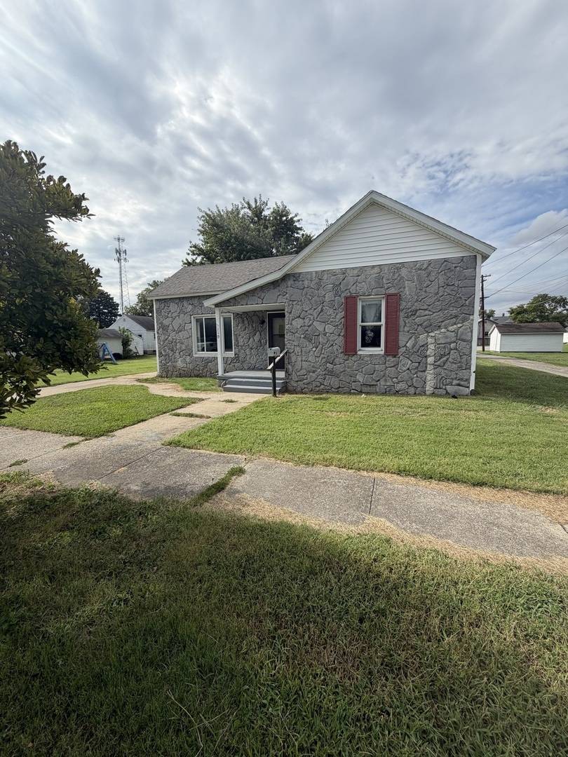 110 W Webb ST, Carmi, IL 62821