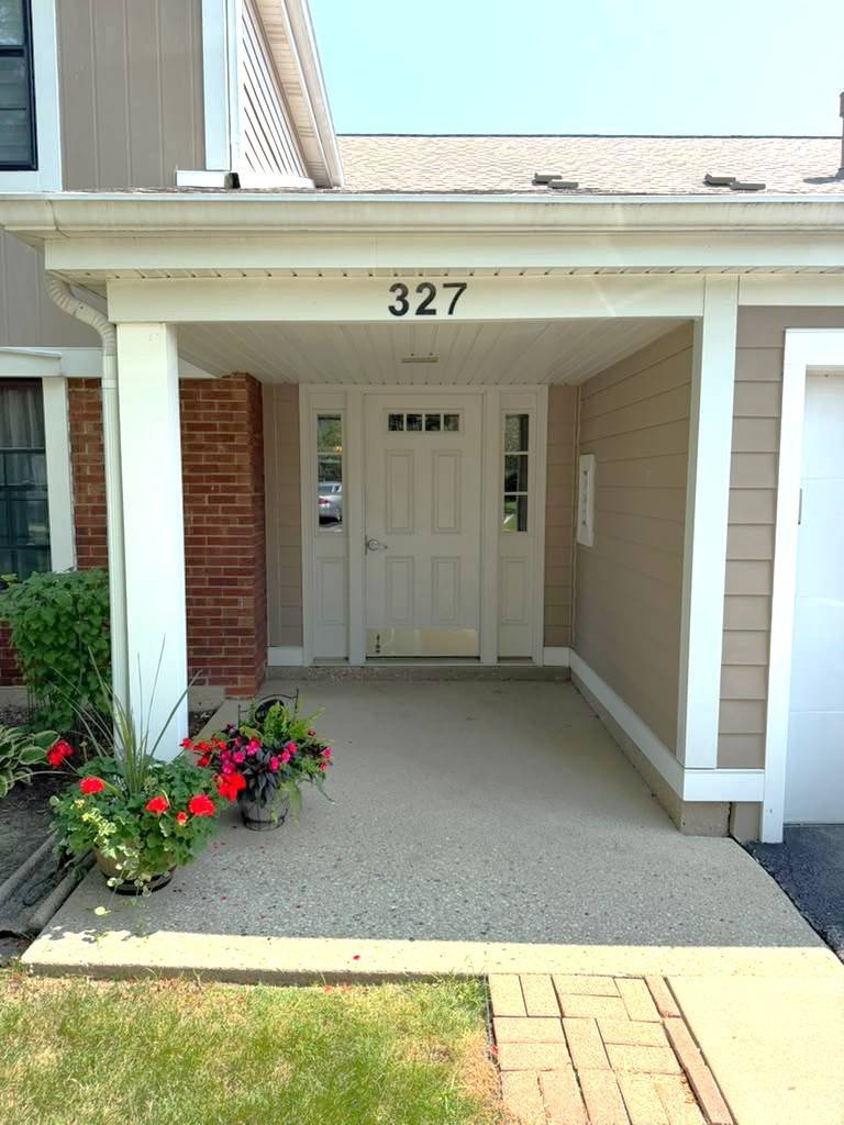 327 WILDBERRY CT #D2, Schaumburg, IL 60193