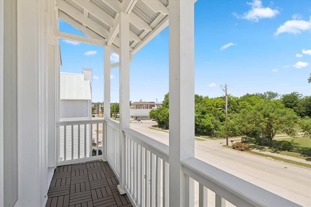 1362 E Crosby Road, Carrollton, TX 75006