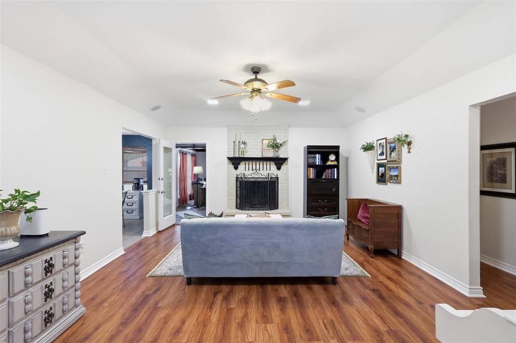 3811 Helmsford Drive, Arlington, TX 76016