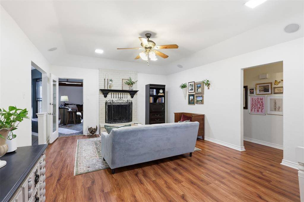 3811 Helmsford Drive, Arlington, TX 76016