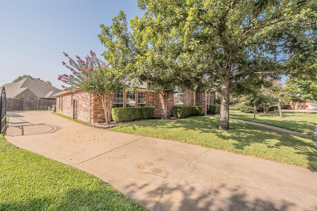 8152 Vine Wood Drive, North Richland Hills, TX 76182