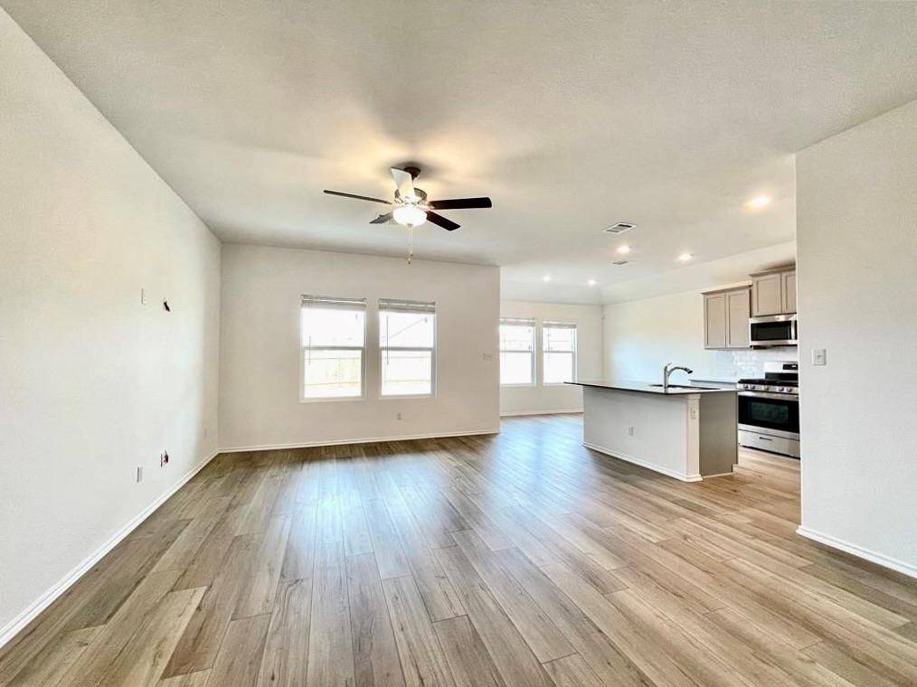 431 Sebring CIR, Hutto, TX 78634