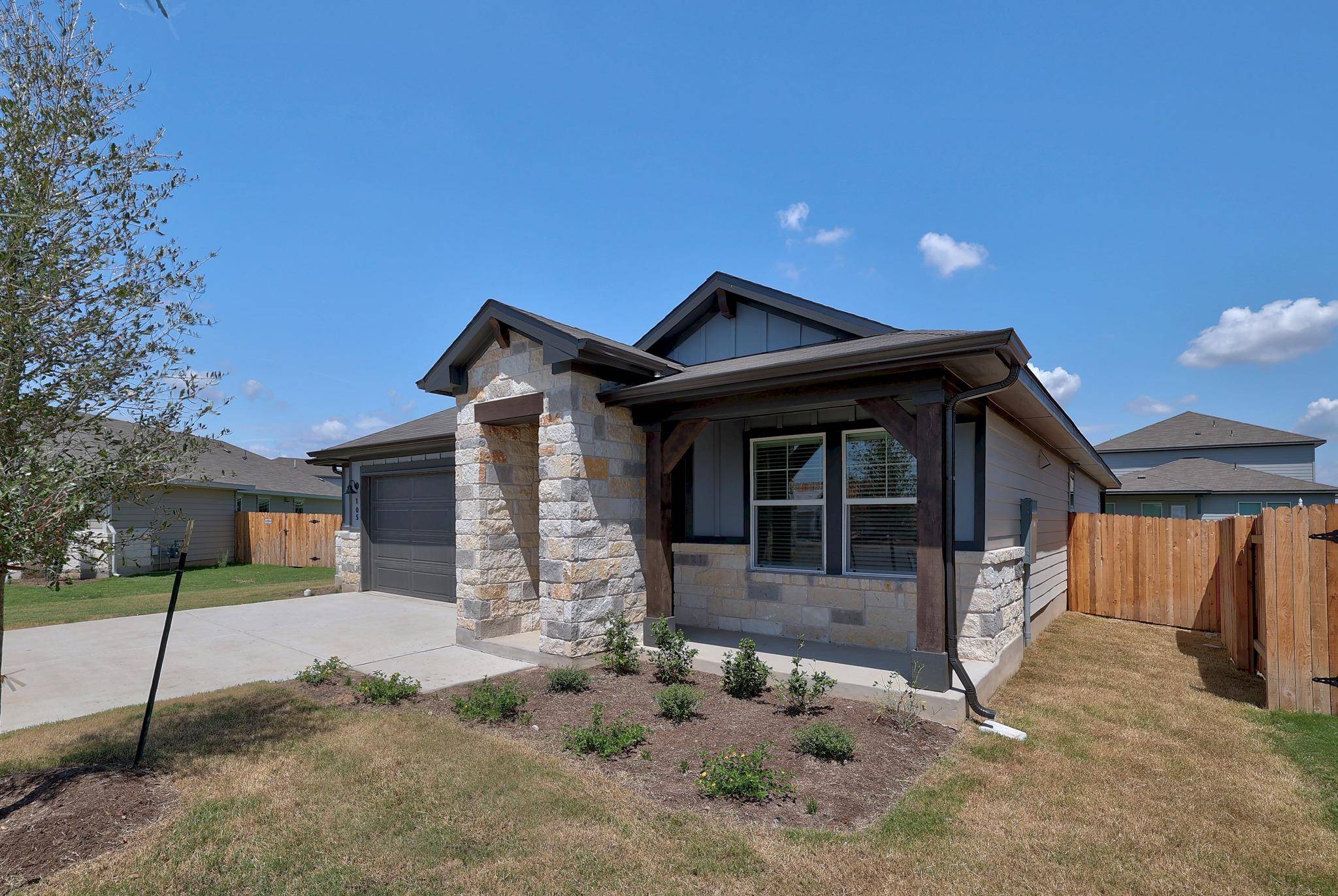 105 Fossil DR, Kyle, TX 78640