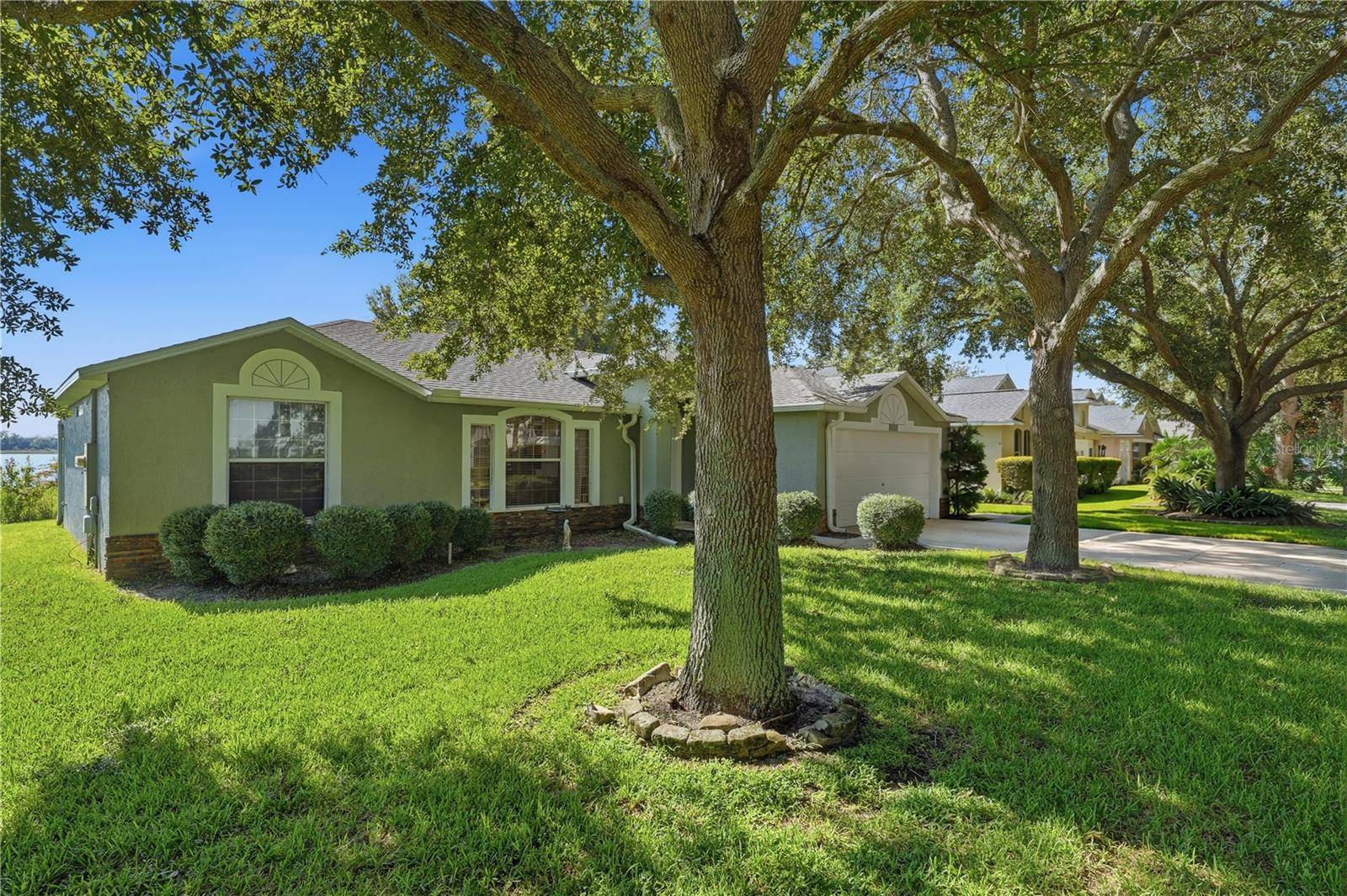1827 LAKE VILLA DR, Tavares, FL 32778