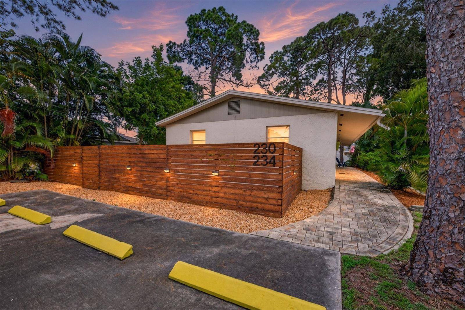 230 48TH AVE N, St Petersburg, FL 33703