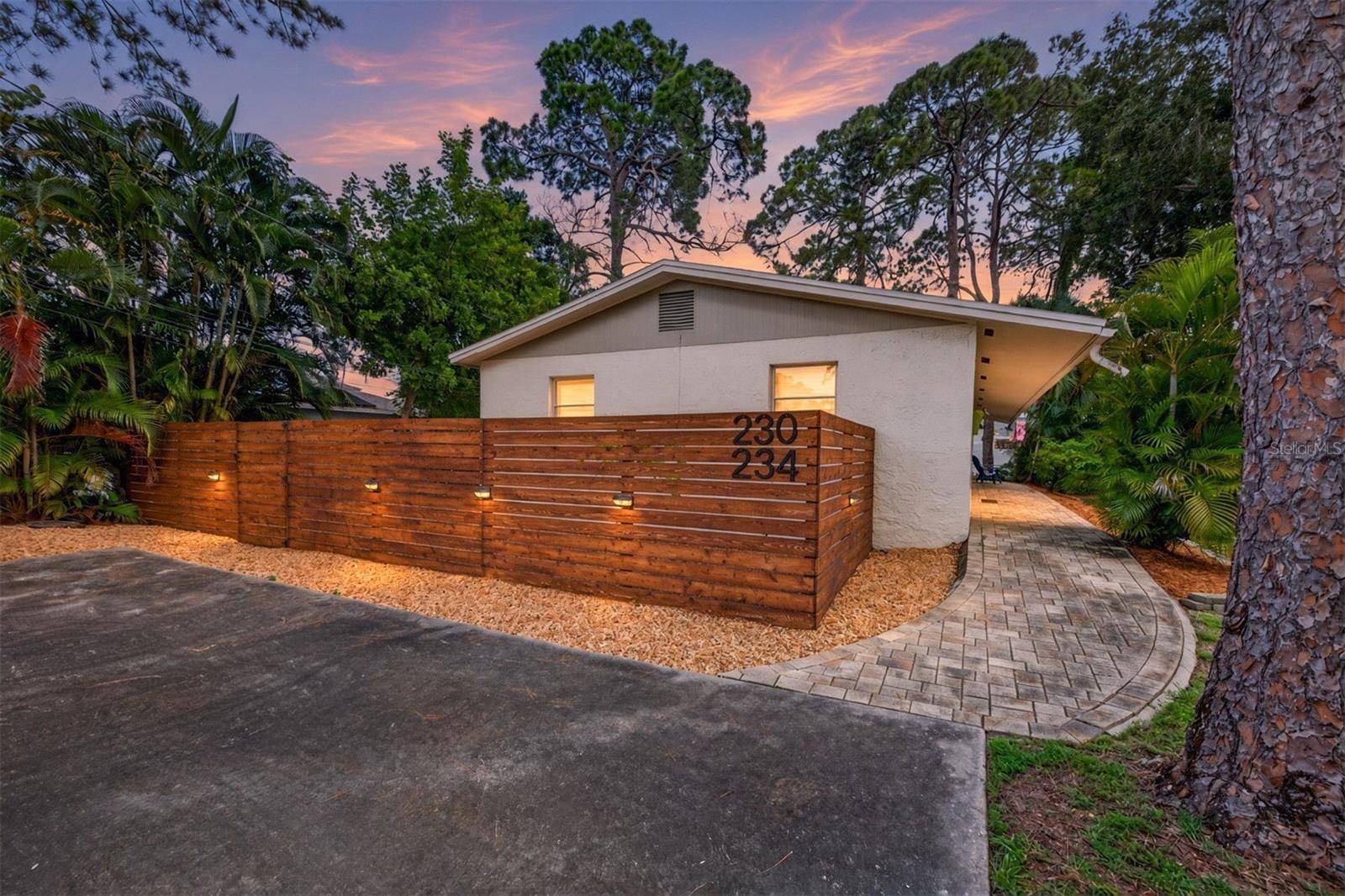 230 48TH AVE N, St Petersburg, FL 33703