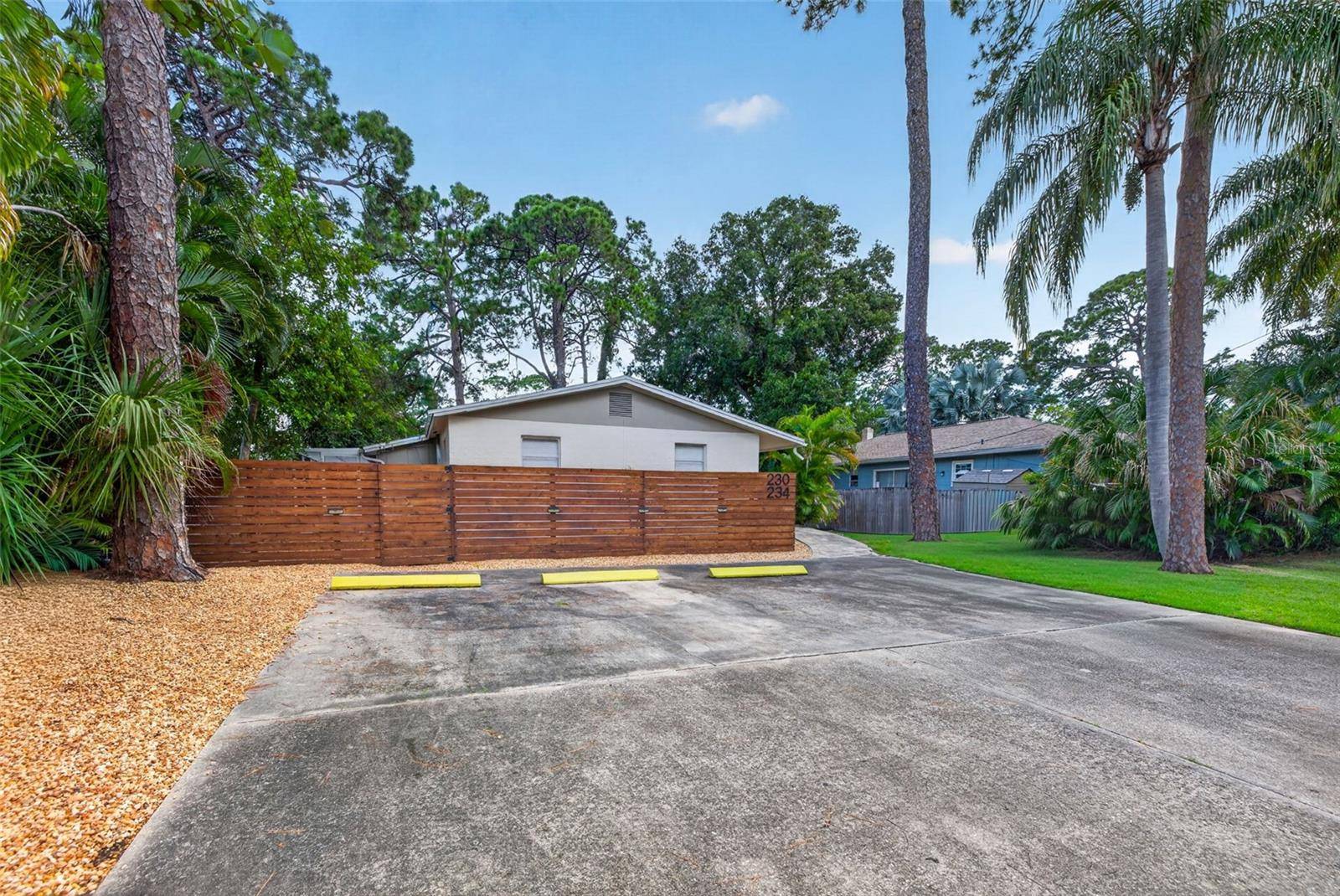 230 48TH AVE N, St Petersburg, FL 33703