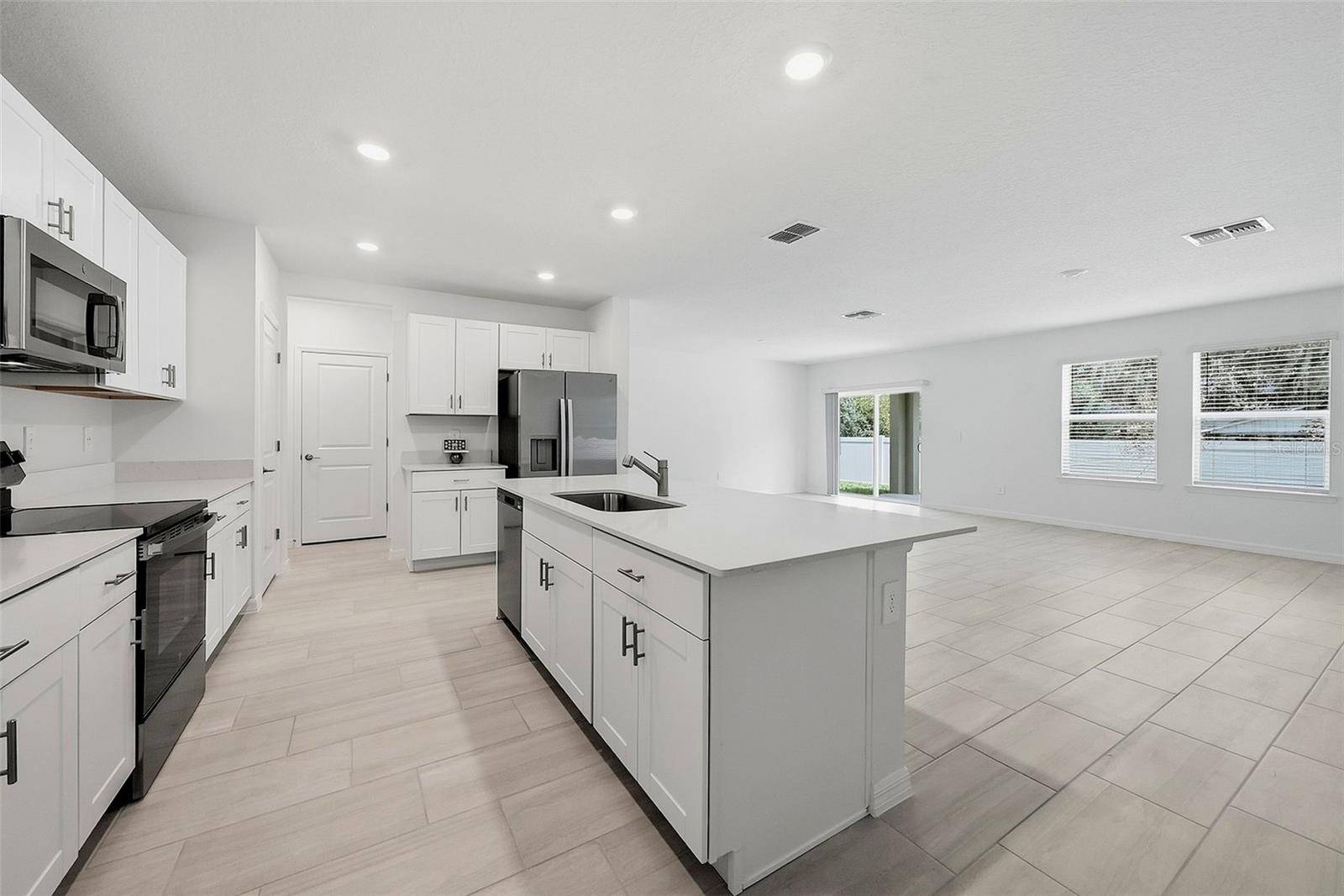 9820 FEASTER DR, Wesley Chapel, FL 33545