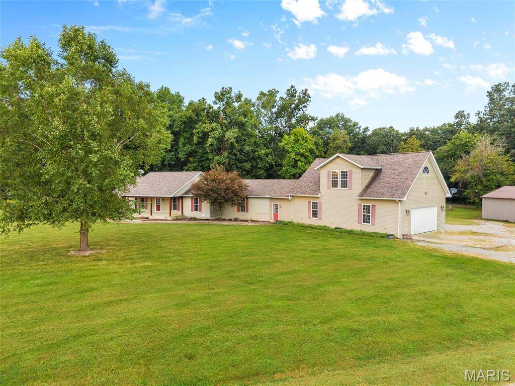 6289 Oak Creek TRL, Mount Olive, IL 62069