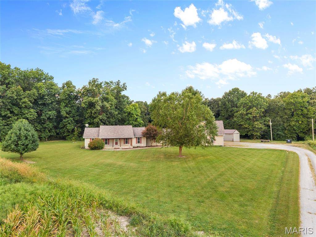 6289 Oak Creek TRL, Mount Olive, IL 62069
