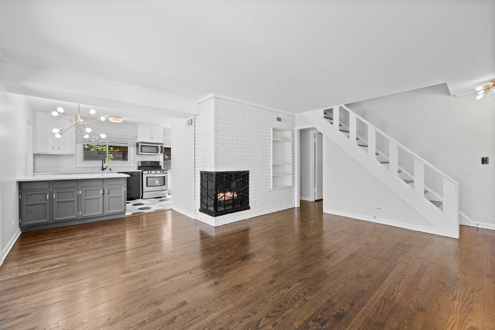 2207 Crawford AVE, Evanston, IL 60201