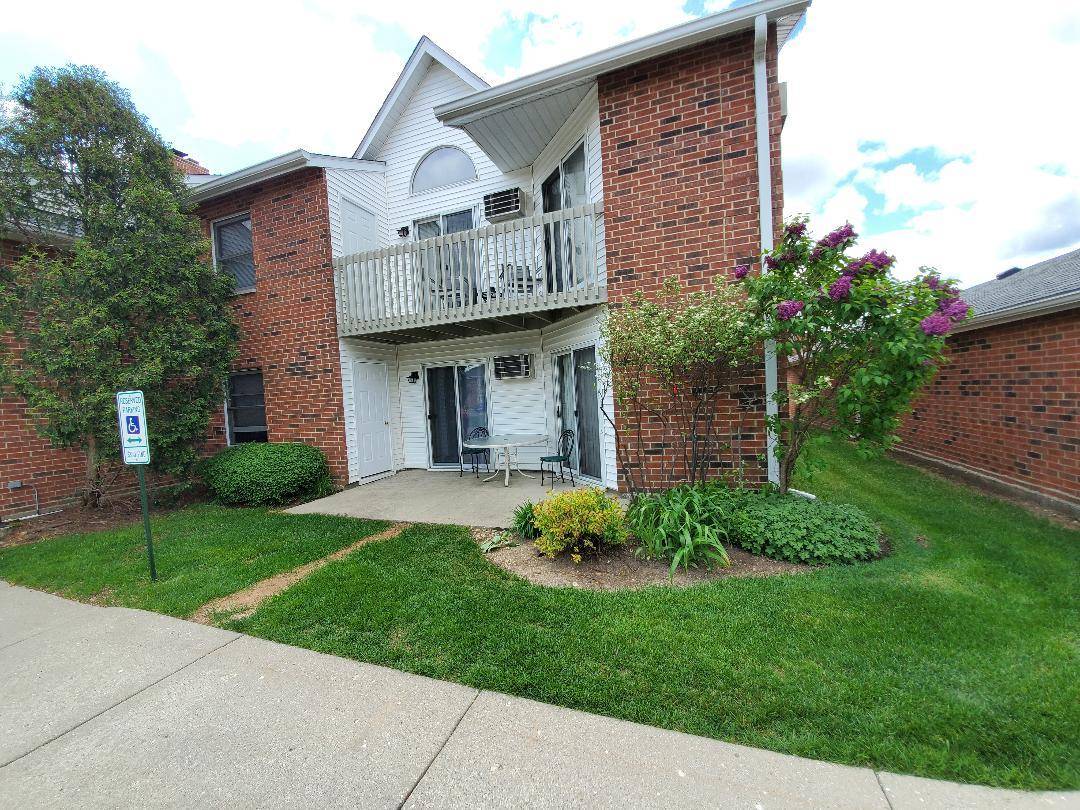1350 Cunat CT #1, Lake In The Hills, IL 60156
