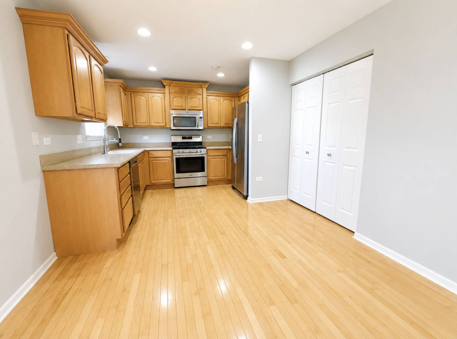 3131 SAGANASHKEE LN, Naperville, IL 60564