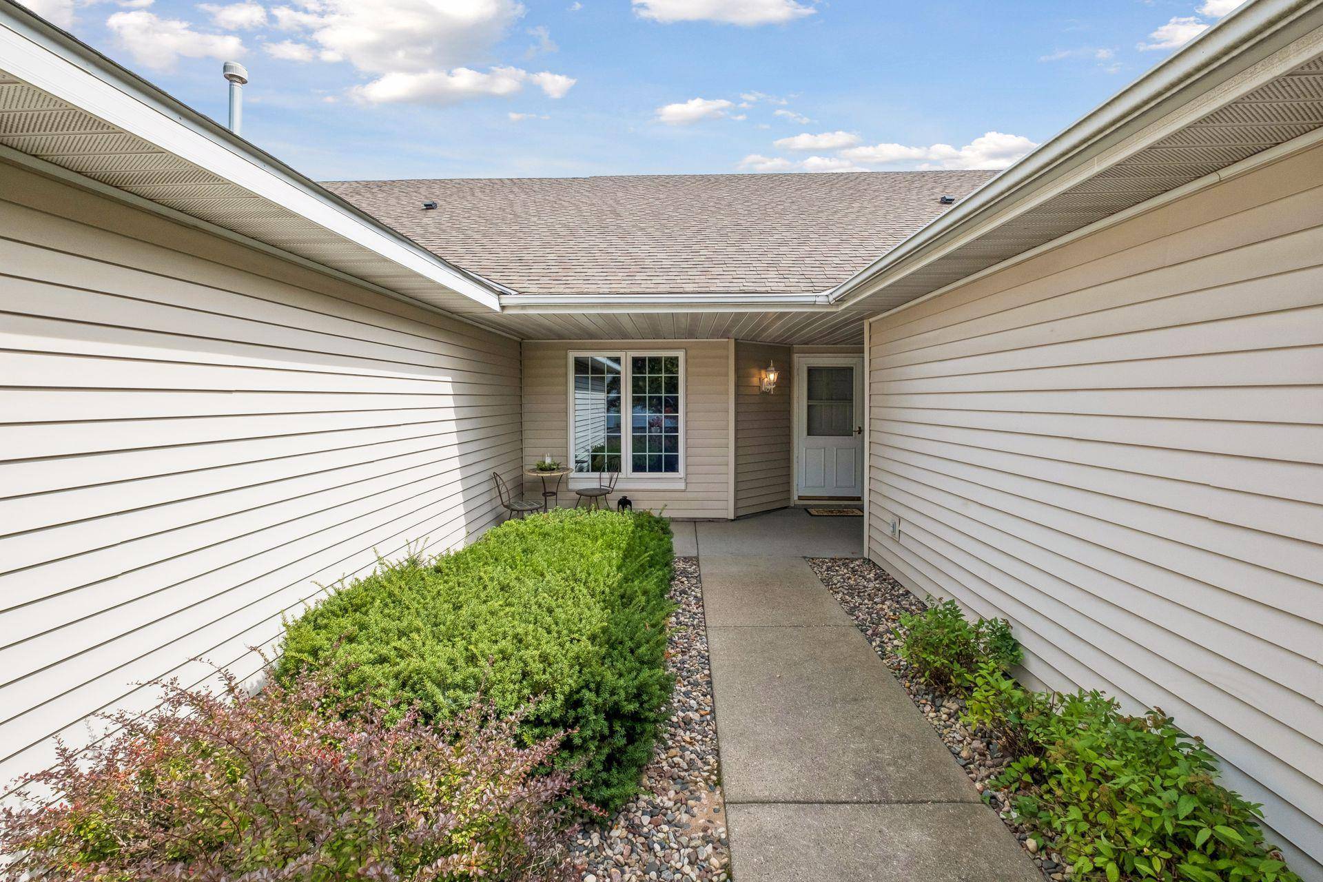 7929 Barrymore LN, Woodbury, MN 55125