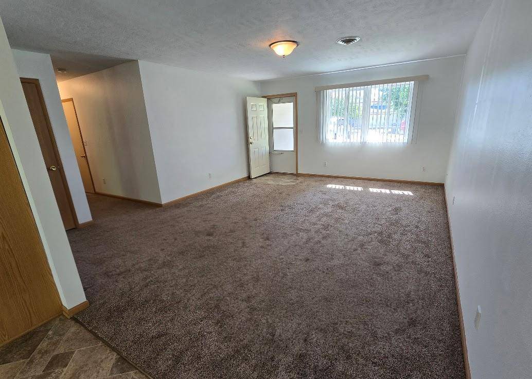 163 Ridgeview DR, Pipestone, MN 56164