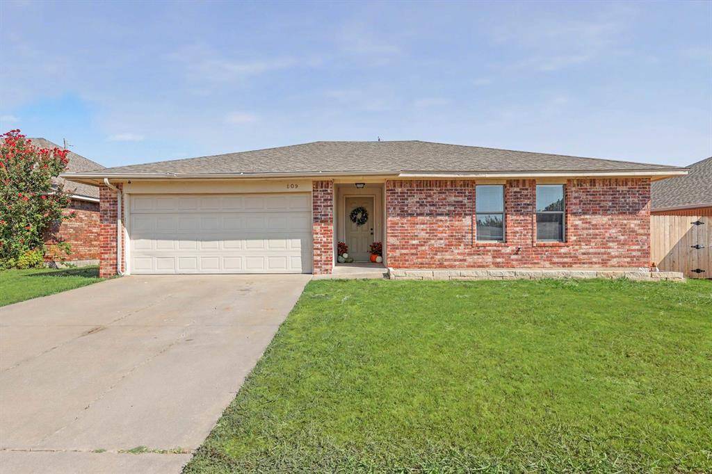 809 NW 18th ST, Moore, OK 73160