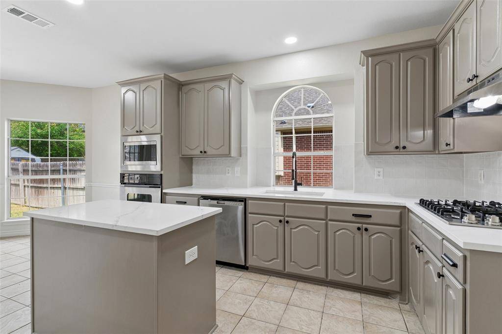 11501 Pheasant Creek Drive, Fort Worth, TX 76244