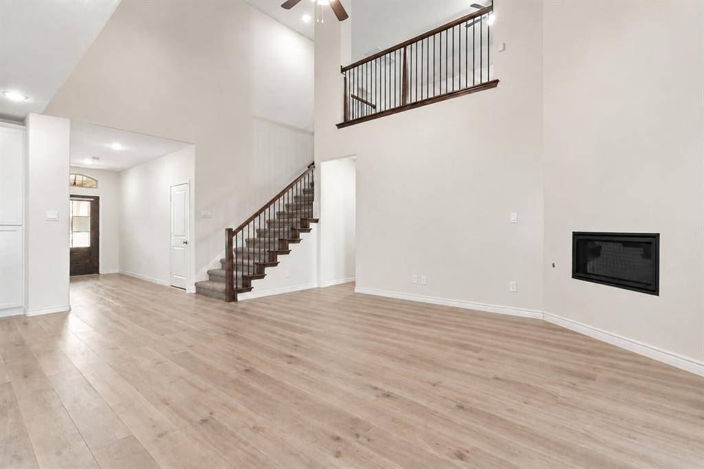3707 Smuggler Mine Street, Aubrey, TX 76227
