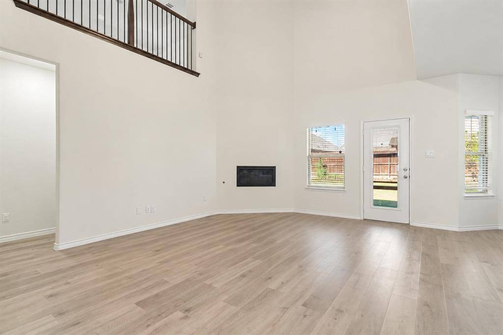 3707 Smuggler Mine Street, Aubrey, TX 76227