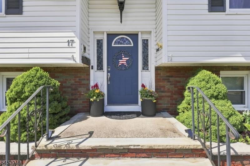 17 Dando Ct, Clifton City, NJ 07013