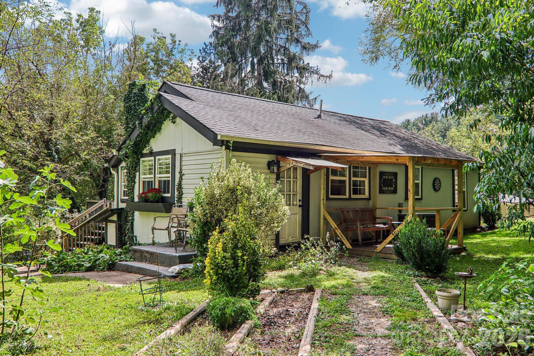 418 Sharptown RD, Canton, NC 28716