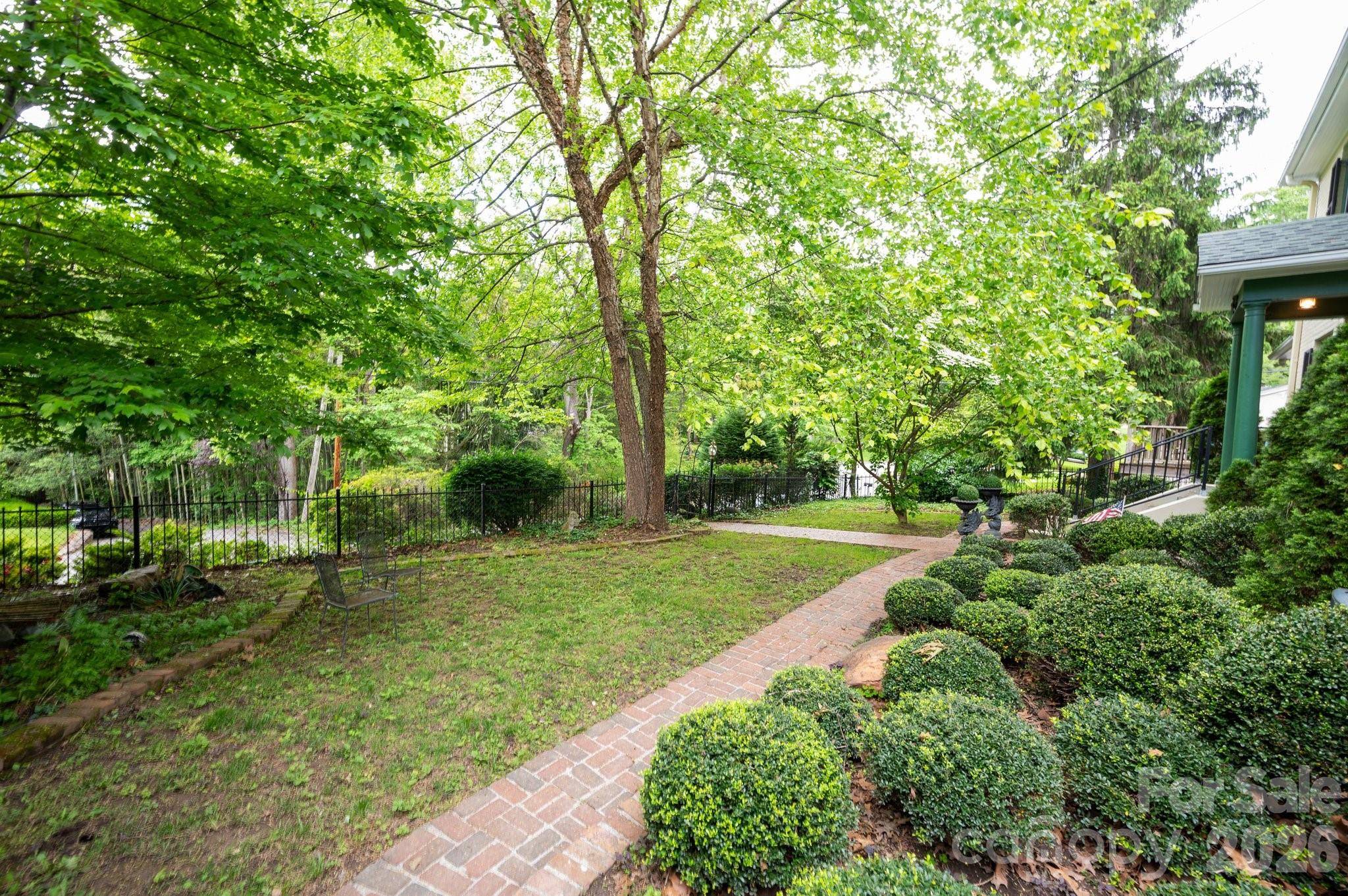303 Country Club RD, Asheville, NC 28804