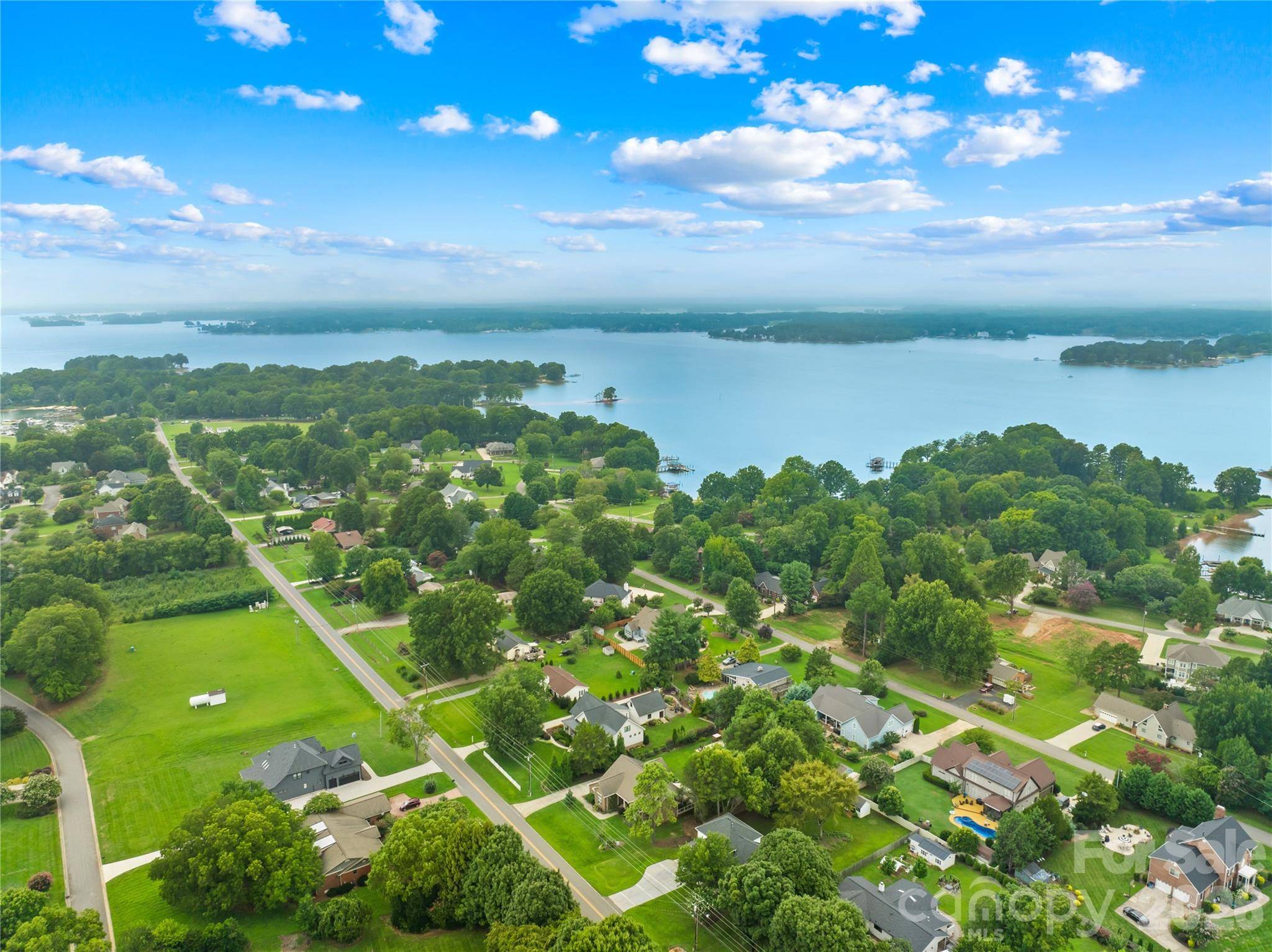 149 Lakeshore DR, Mooresville, NC 28117