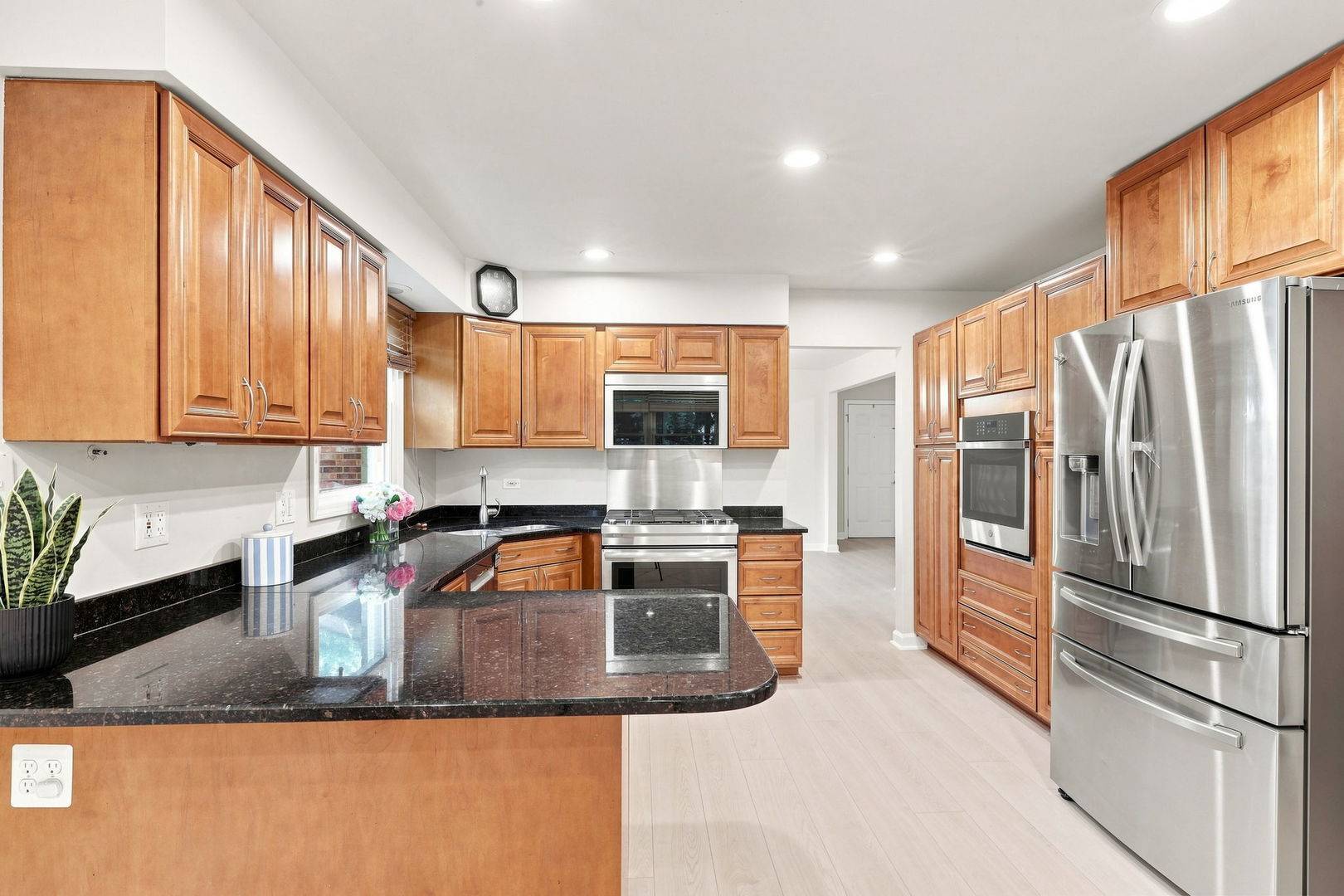 11 Birchwood AVE, Deerfield, IL 60015