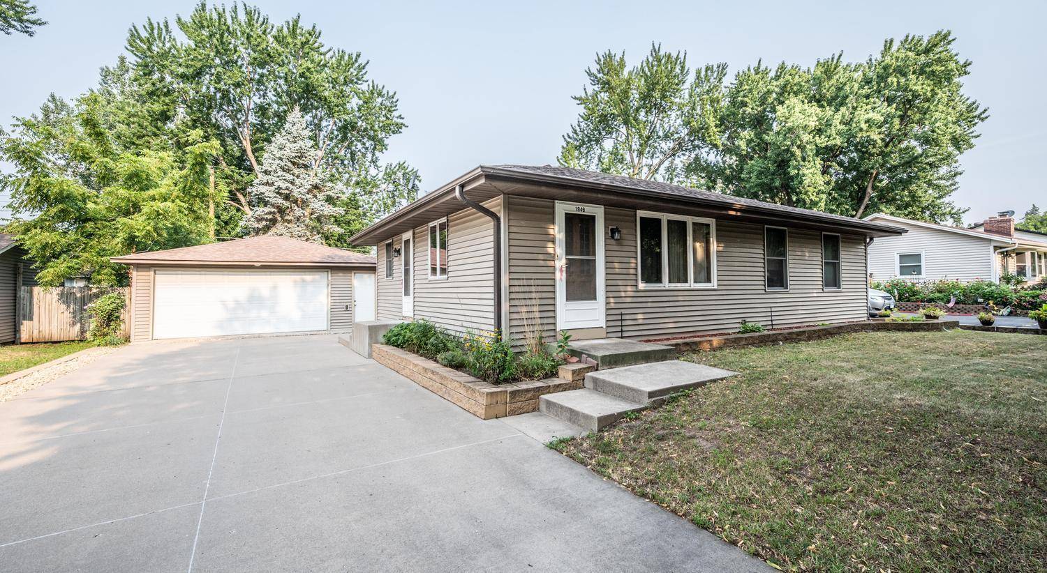 1949 Barry DR, Newport, MN 55055