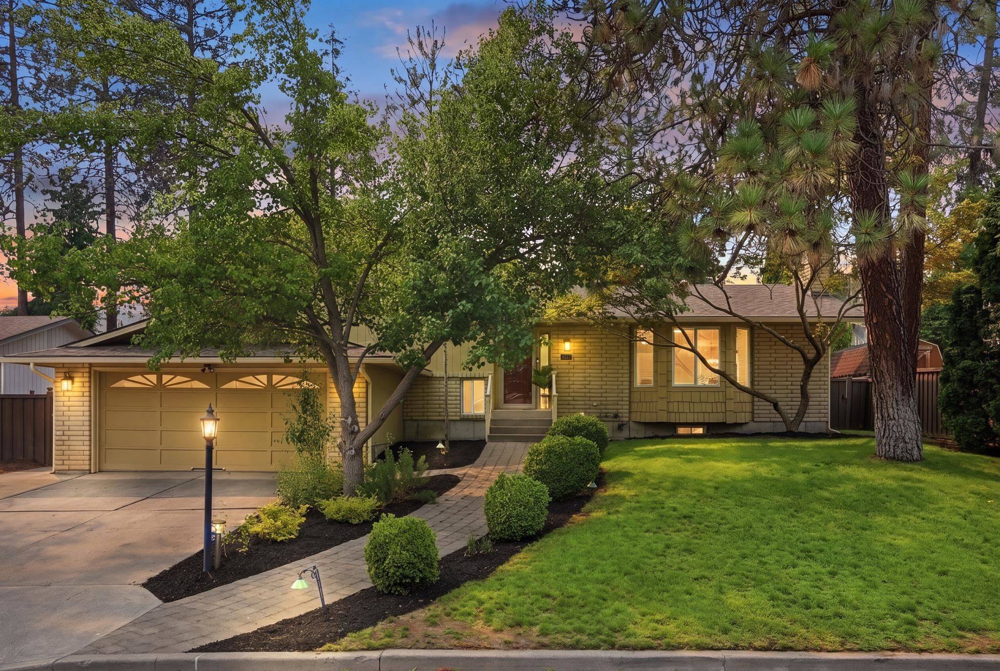 8517 N Greenwood St, Spokane, WA 99208